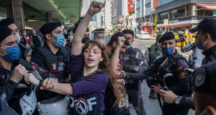 May Day in Turkey - DAF anarchists arrested on banned demos
